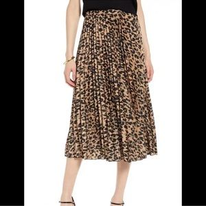 NWT Halogen cheetah print skirt. Women’s size Large. Tags attached.
